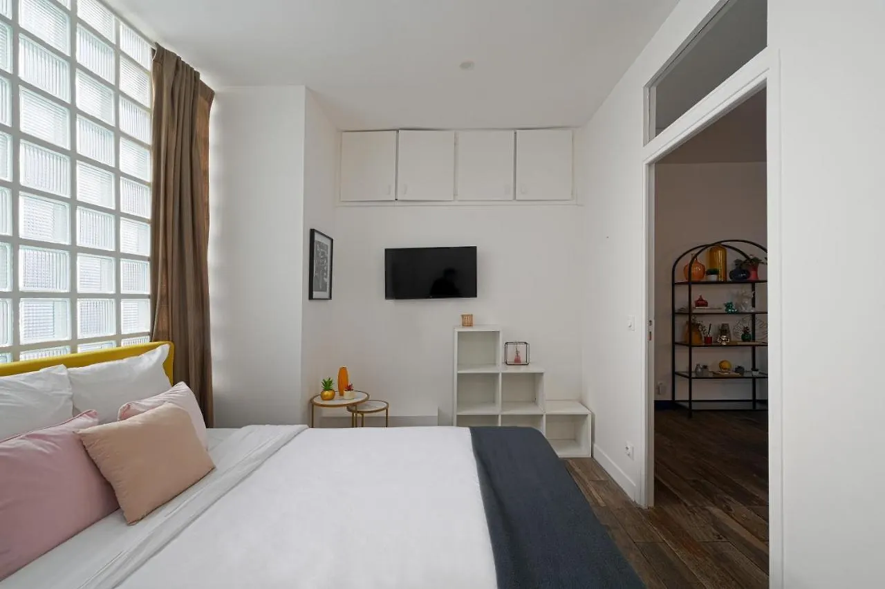 Atypical & Spacious Apartment Close To Most Beautiful Park Morceau Paris