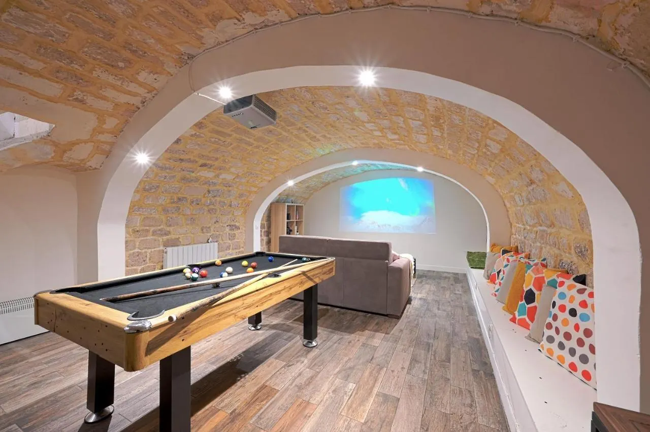 Atypical & Spacious Apartment Close To Most Beautiful Park Morceau Paris