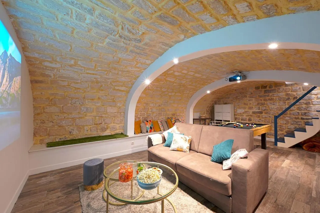 Atypical & Spacious Apartment Close To Most Beautiful Park Morceau Paris France
