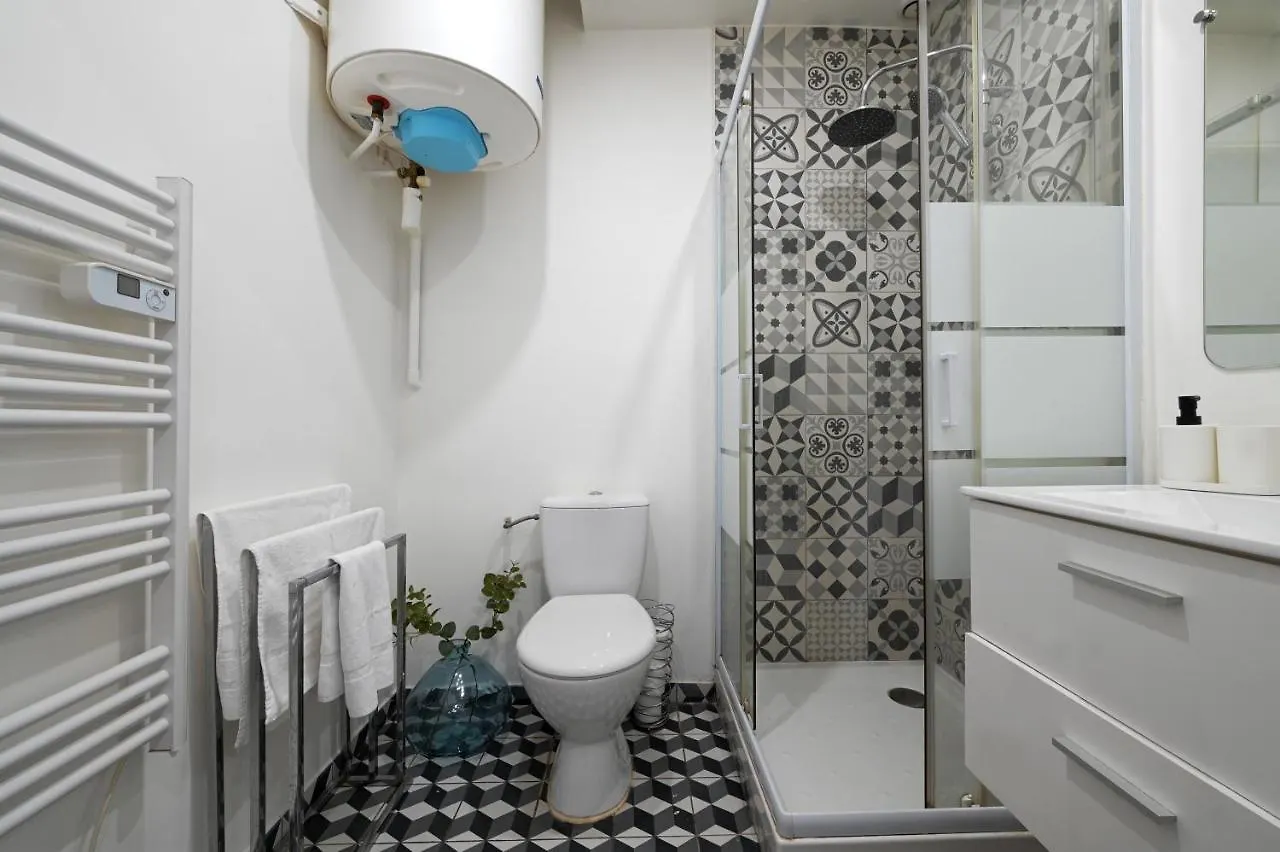 Atypical & Spacious Apartment Close To Most Beautiful Park Morceau Paris France